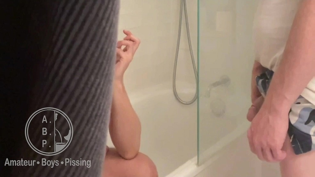 caught pissing on his friend in the bathtub (Biflatmate,Shyflatmate) caught pissing on his friend in the bathtub (Biflatmate,Shyflatmate)