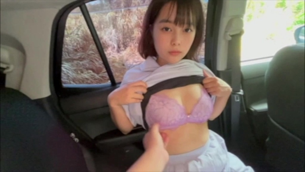 車の中で彼氏のちんこをフェラチオして最後は2人でsexでイキまくるカップル。 (Момока, Ноно) 車の中で彼氏のちんこをフェラチオして最後は2人でsexでイキまくるカップル。 (Momoka, Nono)