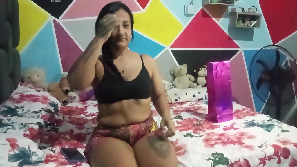Rjproducciones, Michellhot: un regalo di compleanno perfetto per quando lui non c'è e ti coccoli davvero tanto (AnalVids.com) a perfect birthday gift for when he s not around, and you pamper yourself really well (Rjproducciones, Michellhot)