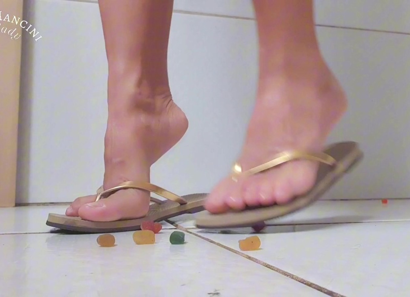 Feet Crushing - Candies Bear