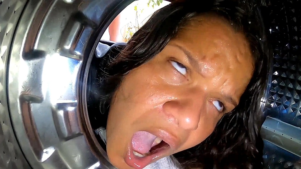 presa na maquina de lavar pedi ajuda mas levei pau (Paty Bumbum, Alex Lima) presa na maquina de lavar pedi ajuda mas levei pau (Paty Bumbum, Alex Lima)