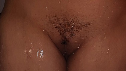 Bailey Quinn depilando e fazendo um penteado novo na buceta