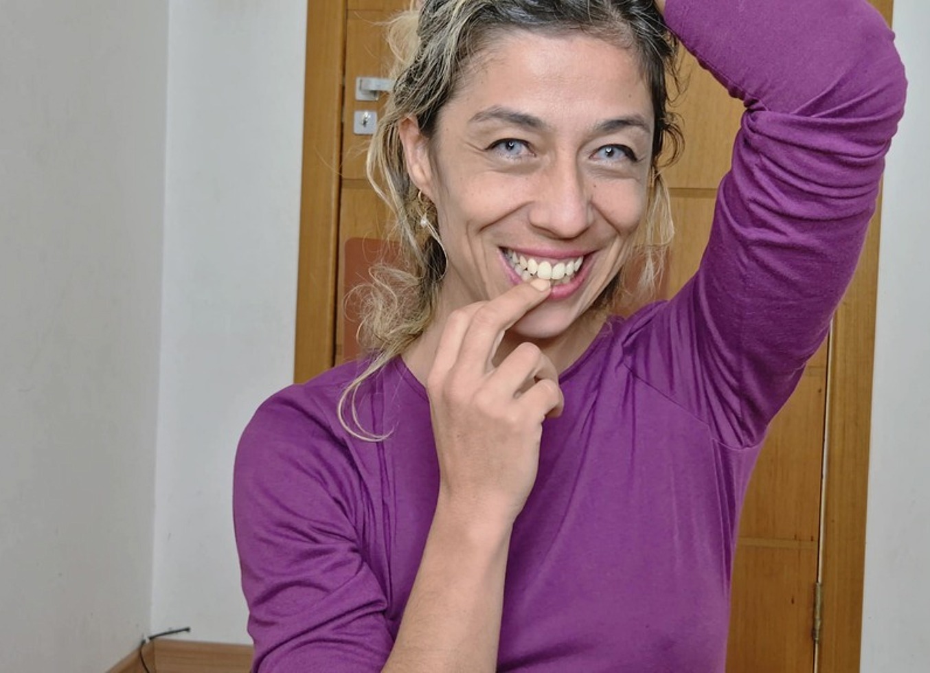 Sexy MILF In Fishnets Fisting Her Pink Pussy