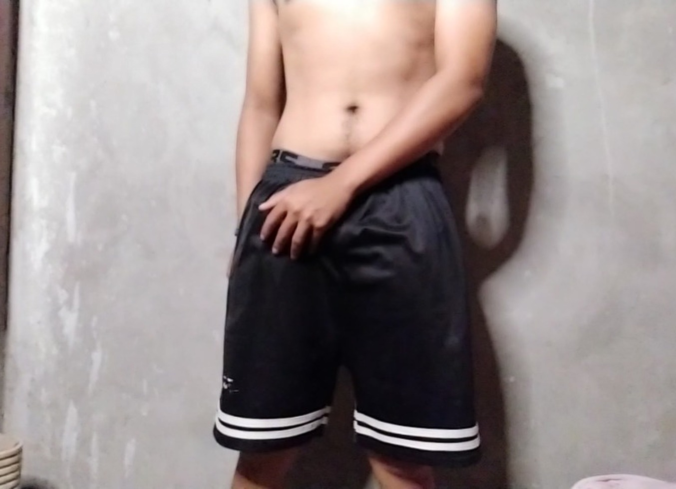 Alan Tokers Se Masturba En Su Habitacion