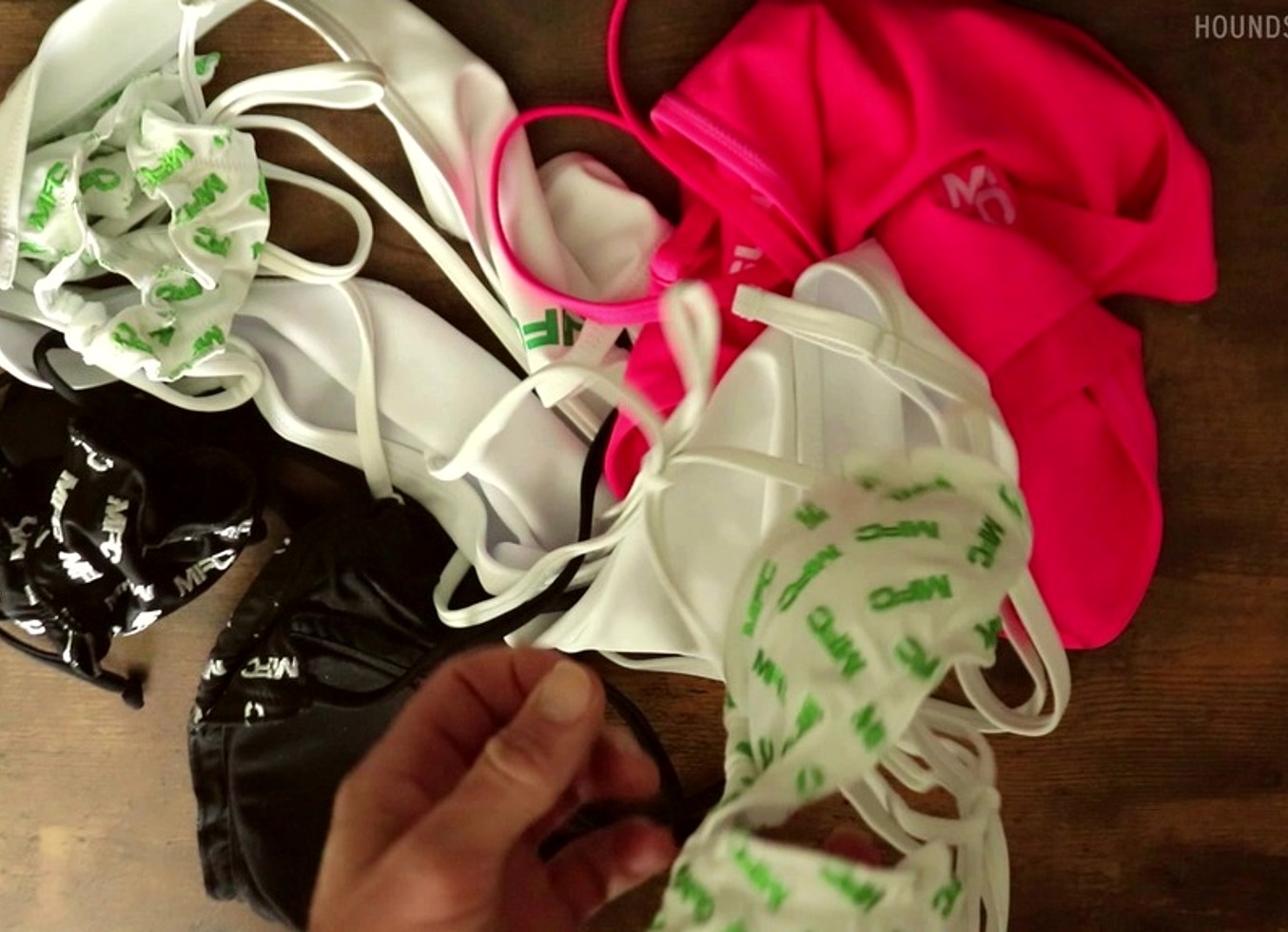 POV Cleaning Camgirl Swimsuits Hand Fetish ASMR
