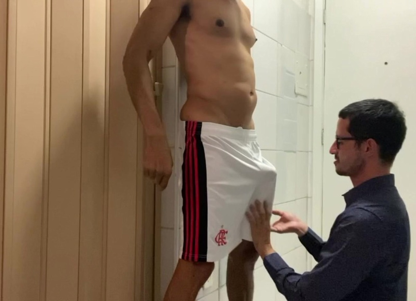 O Tesao Foi Tanto Que Rasguei A Calca Do Puto E Ele Teve Que Ir Embora De Cuequinha