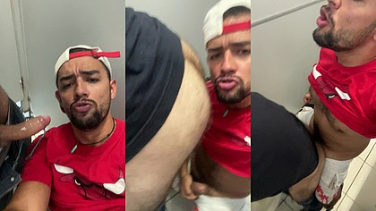 Rapidinha no banheiro, empurrou pica e logo o passivo gozou.