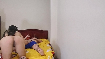 HOT LATINA STEPMOM HELPES HER STEPSON AND GIVES HIM THE BEST BLOWJOB COCK AND FUCKS HIM, REAL AMATEUR HOMEMADE SEX.