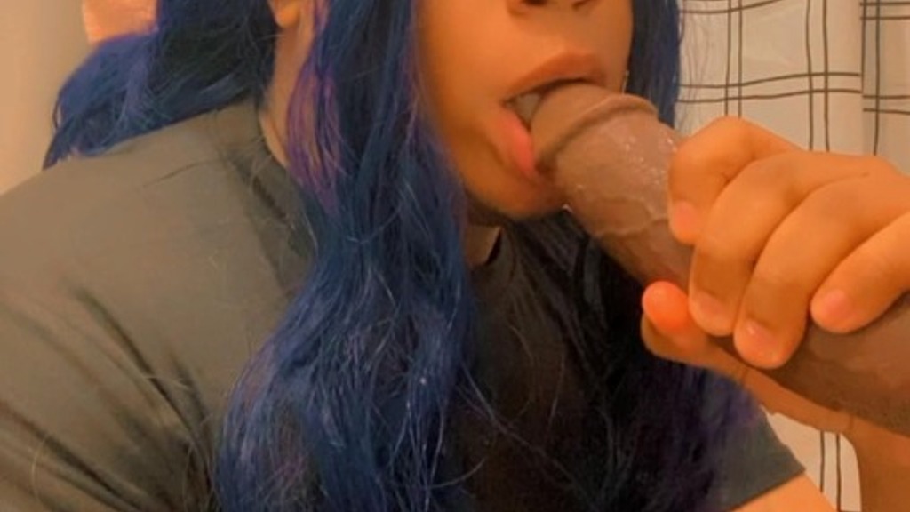 the blue-haired goddess & her perfect mouth (Hicktownhoochi) the blue-haired goddess & her perfect mouth (Hicktownhoochi)