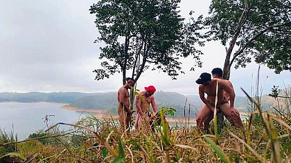 PERDIDOS PELADOS E SAFADOS NUMA ORGIA NO ACAMPAMENTO.