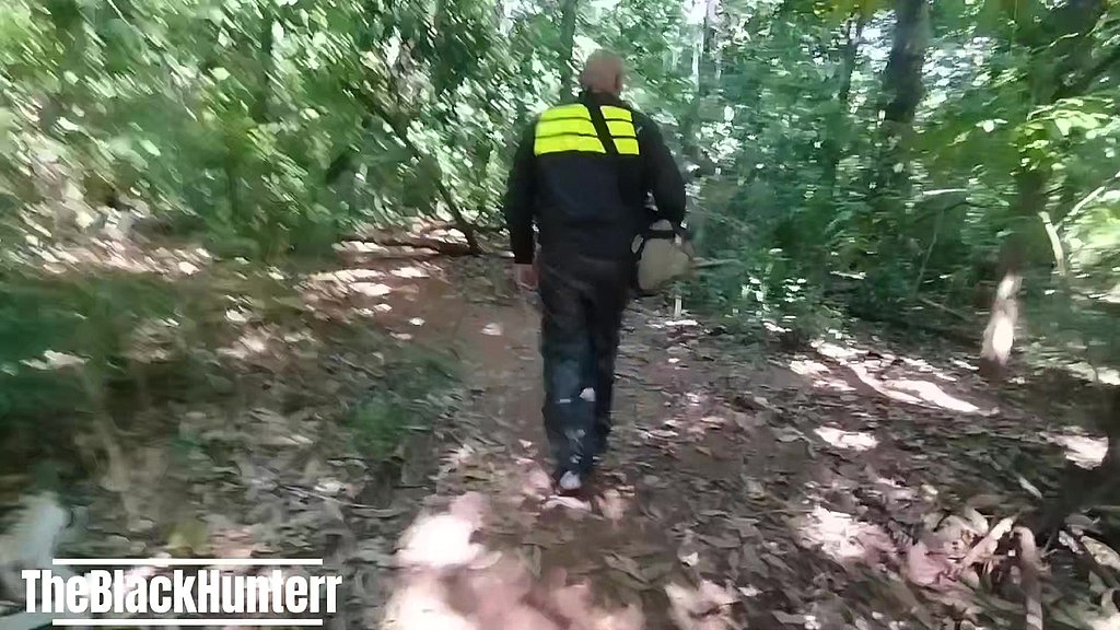 baixinho dando pro motouber no mato (The Hunter Black,Fabianomunhozz) baixinho dando pro motouber no mato (The Hunter Black,Fabianomunhozz)