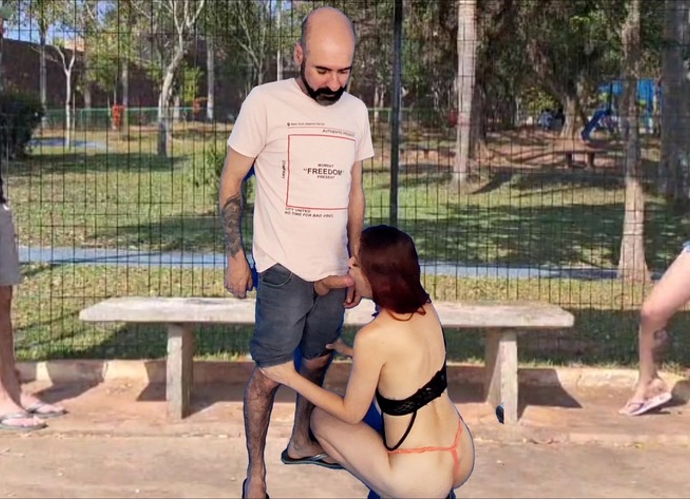 Sexo Em Publico Em Ponto De Onibus Escandalo Total!