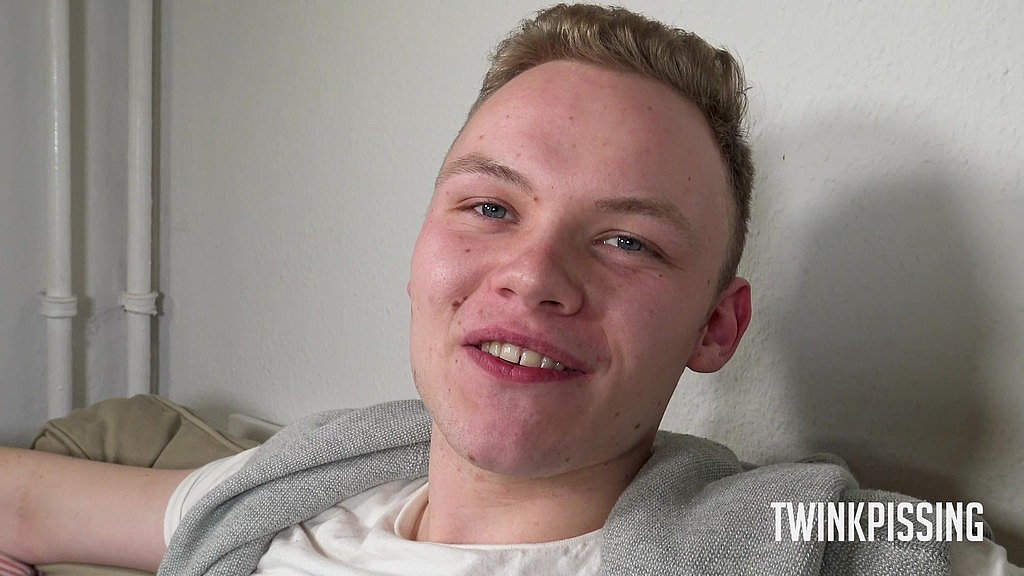 ben (22) twink boy getting handjob and pissing. (Ben, Max) ben (22) twink boy getting handjob and pissing. (Ben, Max)