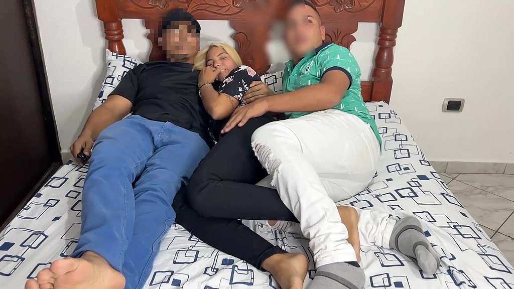 Big Hd, Perritox, La Perris: il mio amigo mi invita ad aver pelicula junto a su novia pero su novia esta con el culo hacia mi lado y no pude resistirme (AnalVids.com) mi amigo me invito aver pelicula junto a su novia pero su novia esta con el culo hacia mi lado y no pude resistirme (Big Hd, Perritox, La Perris)