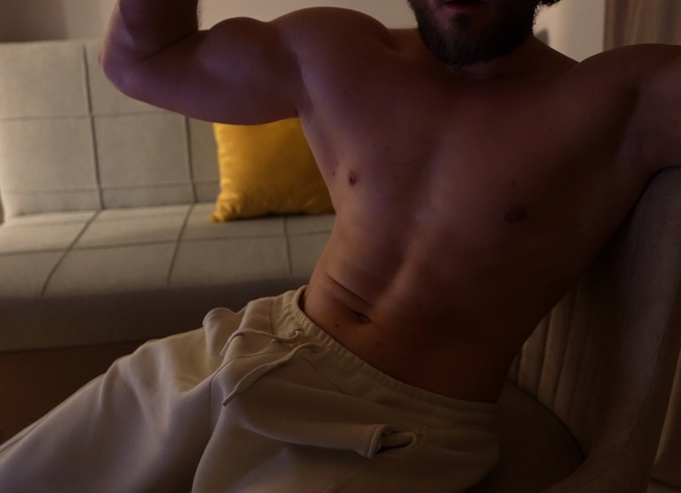 Athletic Guy Poses And Cums At Night (Video Without Blurring)