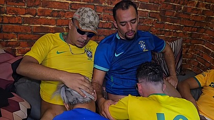 FUTEBOL COMBINA COM SURUBA DE MACHOS 1