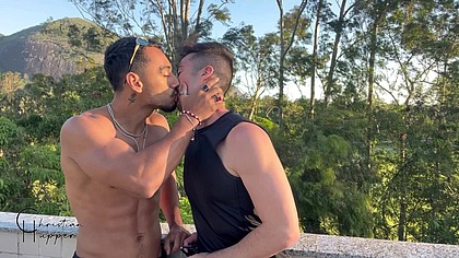 Conheci o gostoso vizinho novo e levei para meu apartamento.