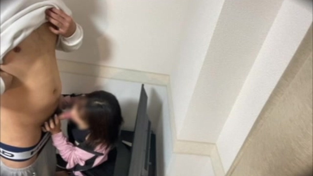 皆んなが帰ってくる前にリビングで2人の愛を深めるようにおせっせしました (Момока, Ноно) 皆んなが帰ってくる前にリビングで2人の愛を深めるようにおせっせしました (Momoka, Nono)