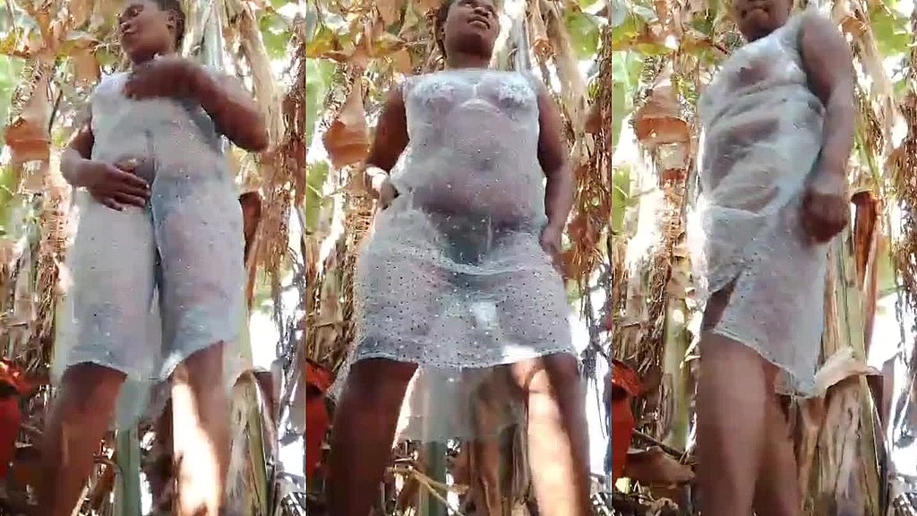 ebony matured black pussy playing with her hairy pussy outside (Ebonychocpussy, CourgarPussy) ebony matured black pussy playing with her hairy pussy outside (Ebonychocpussy, CourgarPussy)