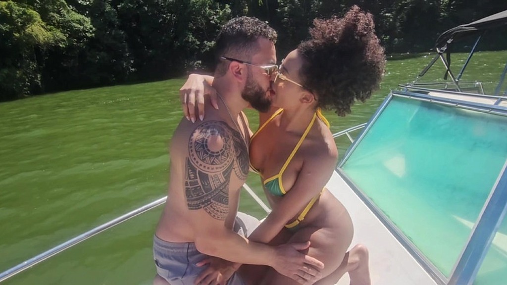 sexo em alto mar com as amigas da minha mulher (Amanda Luz, Renan Lopez) sexo em alto mar com as amigas da minha mulher (Amanda Luz, Renan Lopez)