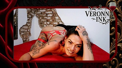 Veronna se masturba numa posicao de flexibilidade III