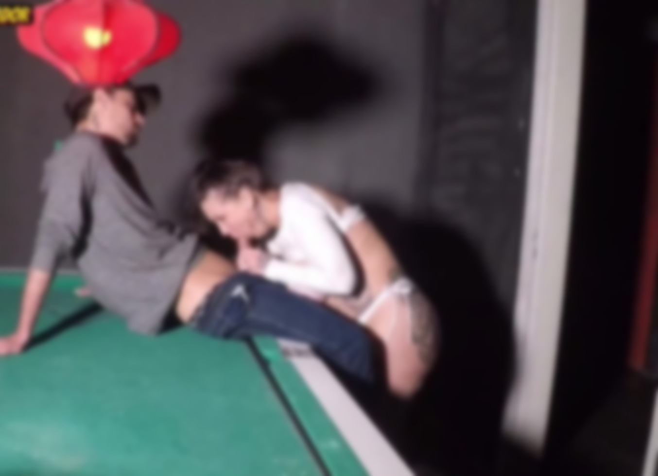 Em Cima Da Sinuca Ela Senta Quica E Chupa