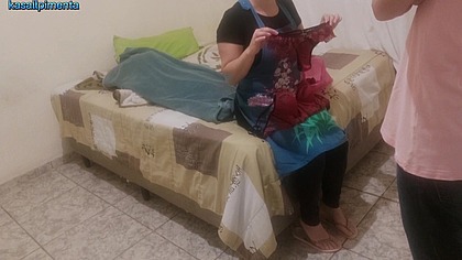 Dei um presente intimo para empregada.