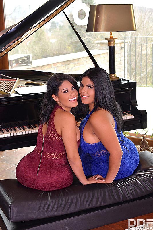 Pussy Eating Besties #1