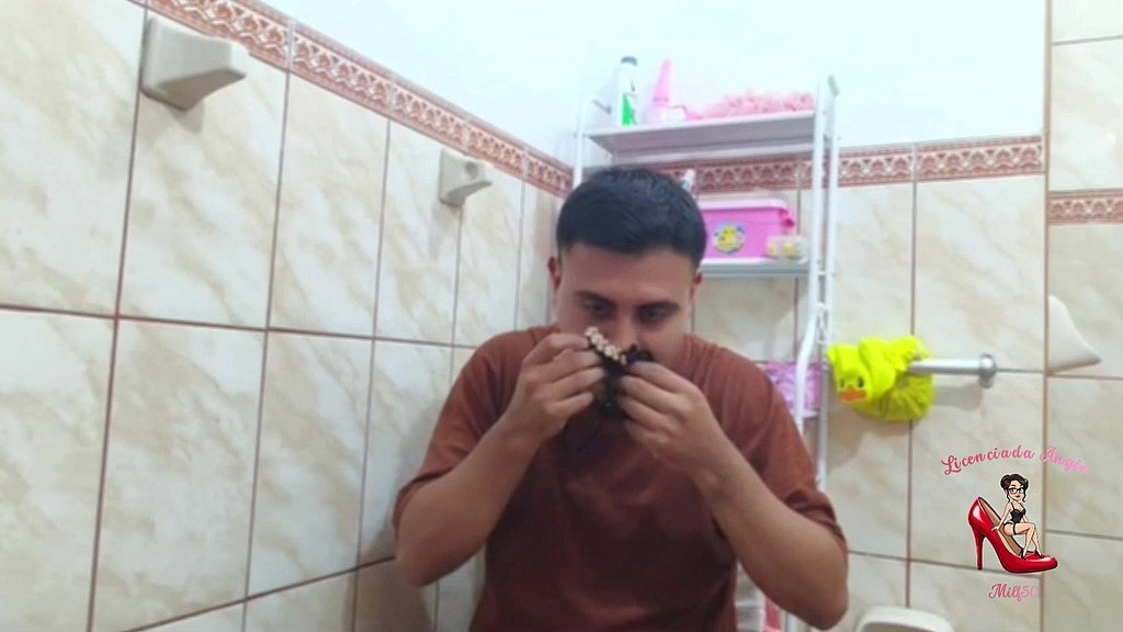 en el bano a escondidas (Pintoinka, Licenciada AngieMilf50) en el bano a escondidas (Pintoinka, Licenciada AngieMilf50)