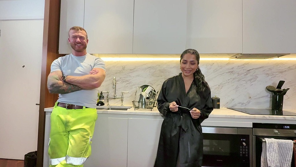 el fontanero viene a casa y termino con su polla en mi boca- yasmina khan (Ясміна Хан, Джонні Браво) el fontanero viene a casa y termino con su polla en mi boca- yasmina khan (Yasmina Khan, Johnny Bravo)