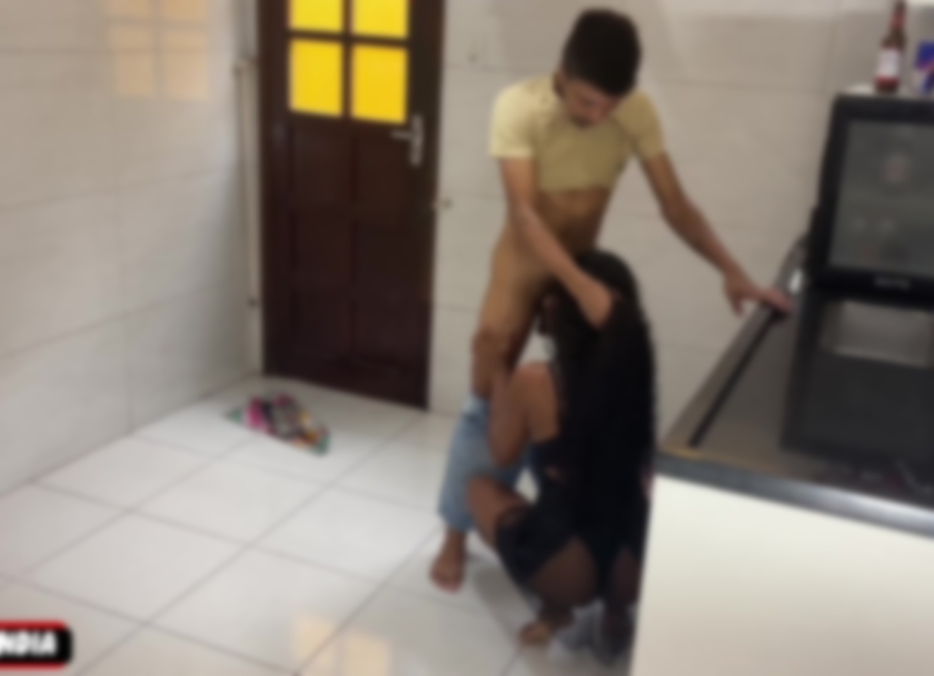 Moreninha De Bobeira Na Cozinha Acabou Encarando O Linguicao