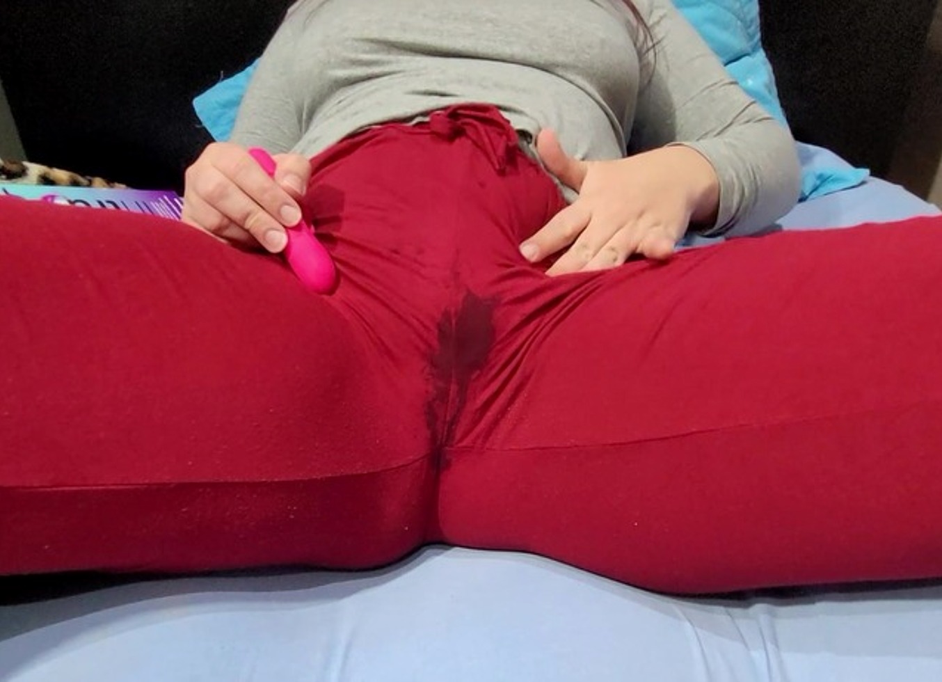 Esposa Rabuda Se Masturba E Molha Toda Sua Calca! Sophie Helenass