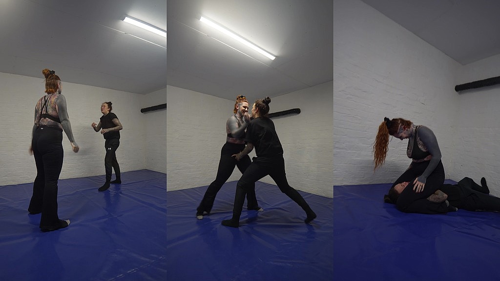 Щасливого передодня Кінкмас, 24-го дня лесбійської боротьби (Кортні Інкед, Александра Уайлдд) happy kinkmas eve day 24 lesbian wrestling (Kourtney Inked, Alexandra wildd)