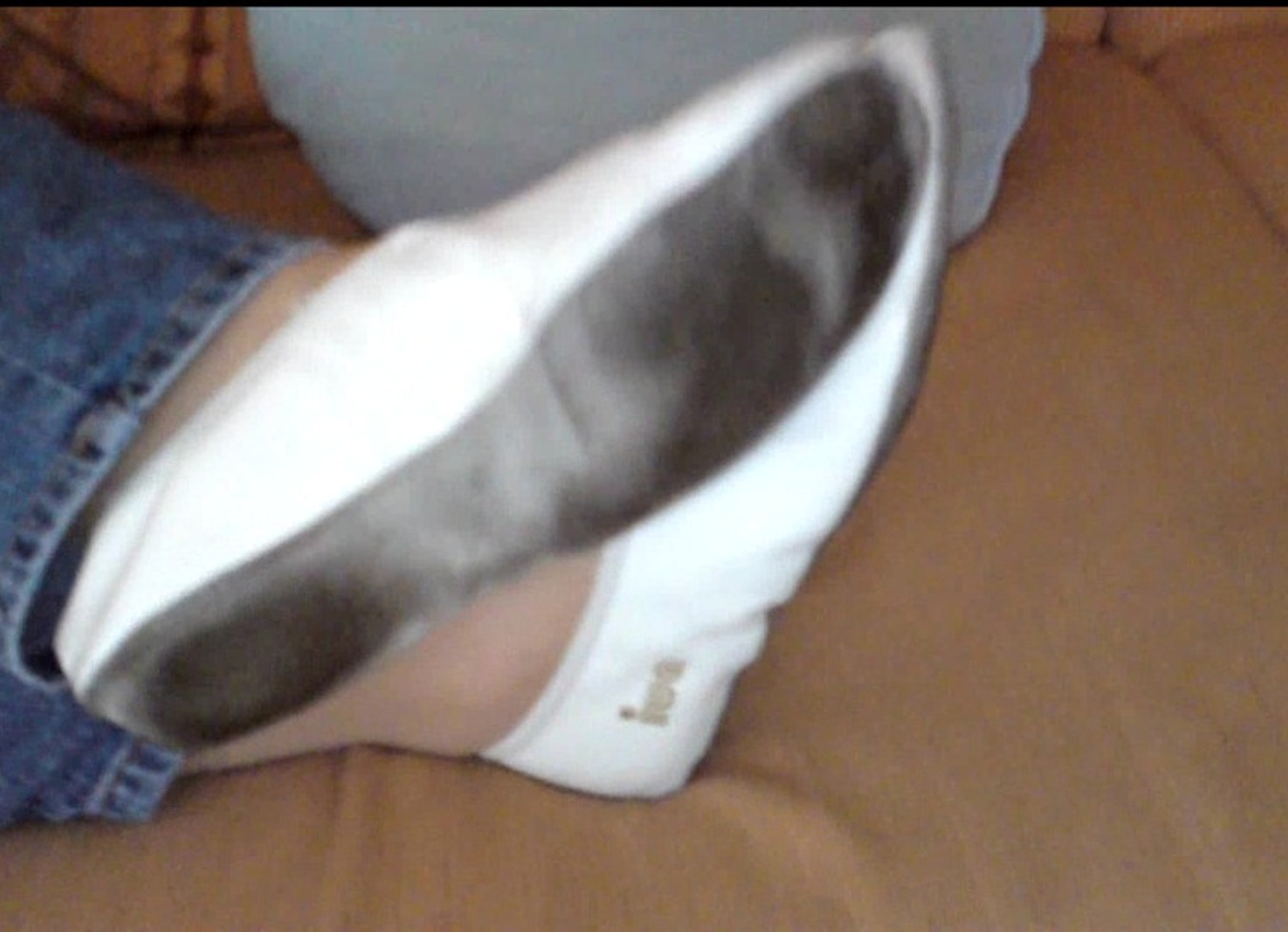 Fremde Gymnastikschuhe