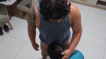 Caminhoneiro mascarado sendo fodido por dois machos que socara forte em seu cu - 01