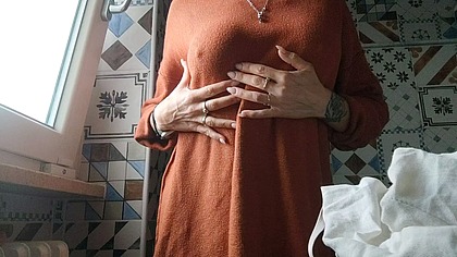 Chantal Channel have trouble with her tampax (all real, no acting, real routine)