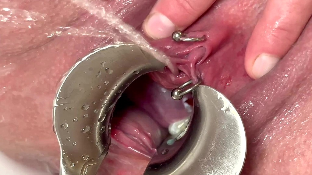 strong stream pee from my spread out pussy by speculum (Aqua Pola) strong stream pee from my spread out pussy by speculum (Aqua Pola)