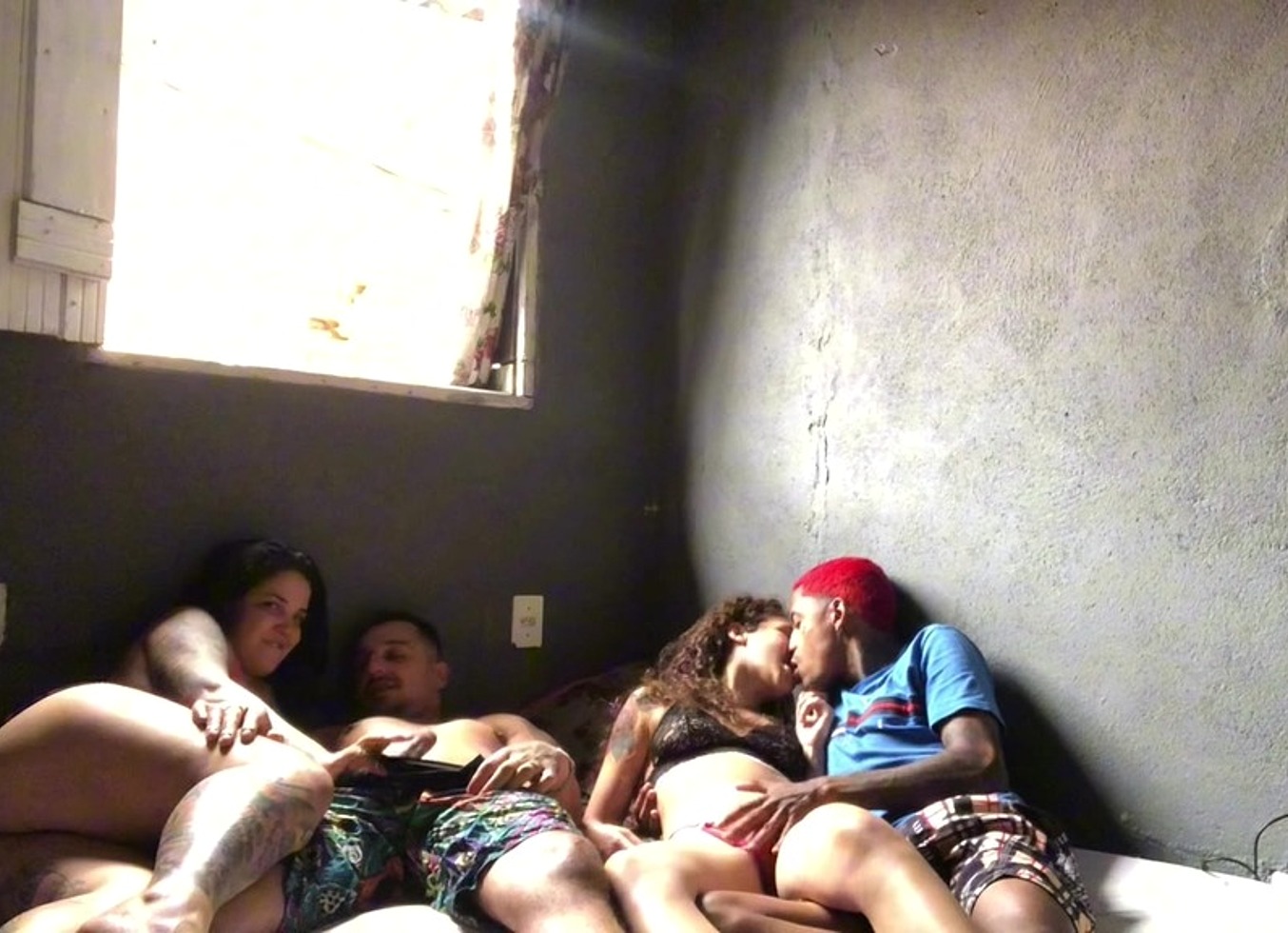 Suruba Entre Amigos Cai Na Net