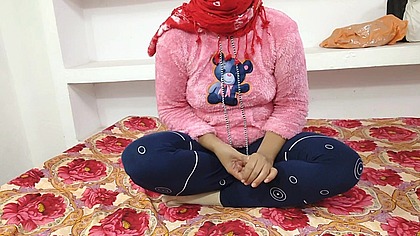 Big dildo Indian Desi girl fingering and moaning video sex solo