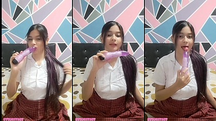 JOVEN DE 18 ANOS FINALMENTE CONSIGUE SU PRIMERA CREAMPIE