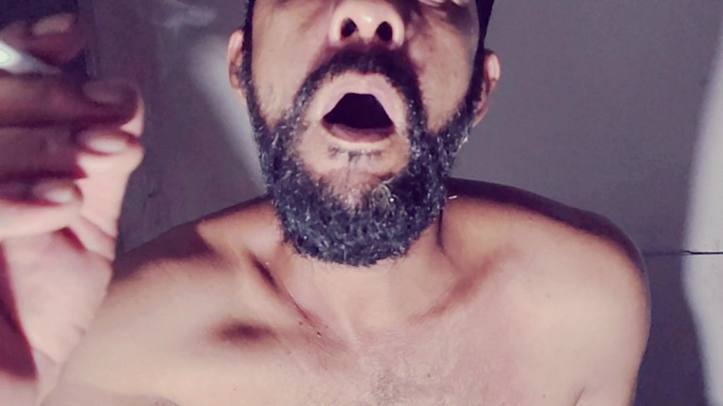 smoking, spitting slow motion (MasterPiss) smoking, spitting slow motion (MasterPiss)