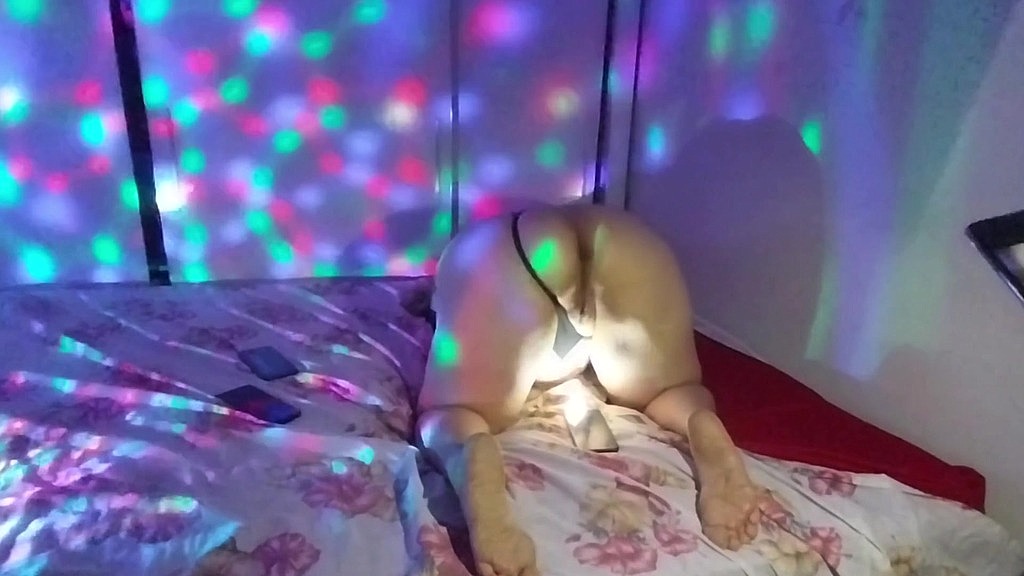 it was only when one of them had to leave that the slutty stuff started! (Vivi, Dick Hot) it was only when one of them had to leave that the slutty stuff started! (Vivi, Dick Hot)