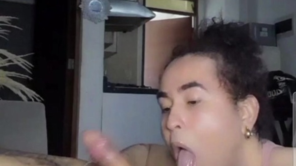 me dan como tiene que ser (Luismartinzz, La Diosa Del Sexo) me dan como tiene que ser (Luismartinzz, La Diosa Del Sexo)