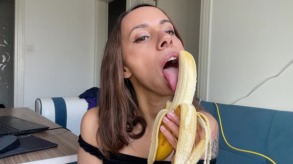 dirty horny brunette sucking banana (Pantera Nika) dirty horny brunette sucking banana (Pantera Nika)