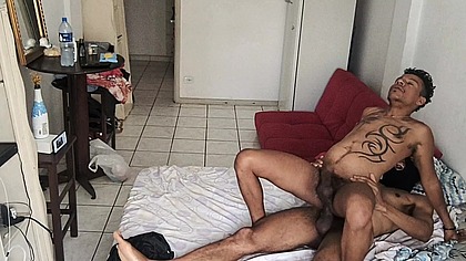 O casado pediu pra ser tratado como uma cadela, entao empurrei forte.