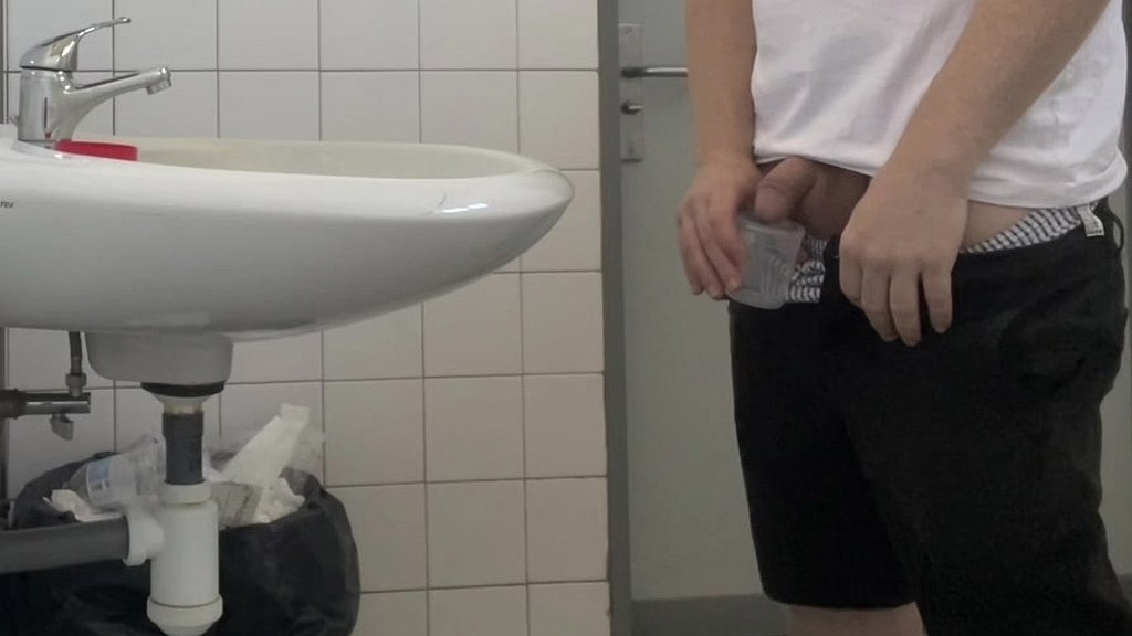 taking a urine sample in hospital toilets (Biflatmate) taking a urine sample in hospital toilets (Biflatmate)