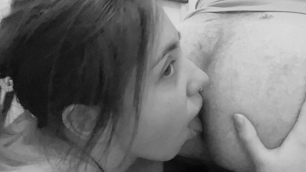Порнеллія важко смокче язиком красиву дупу (Raxxxbit, Pornellia) pornellia sucking hard with tongue a beautiful asshole (Raxxxbit, Pornellia)