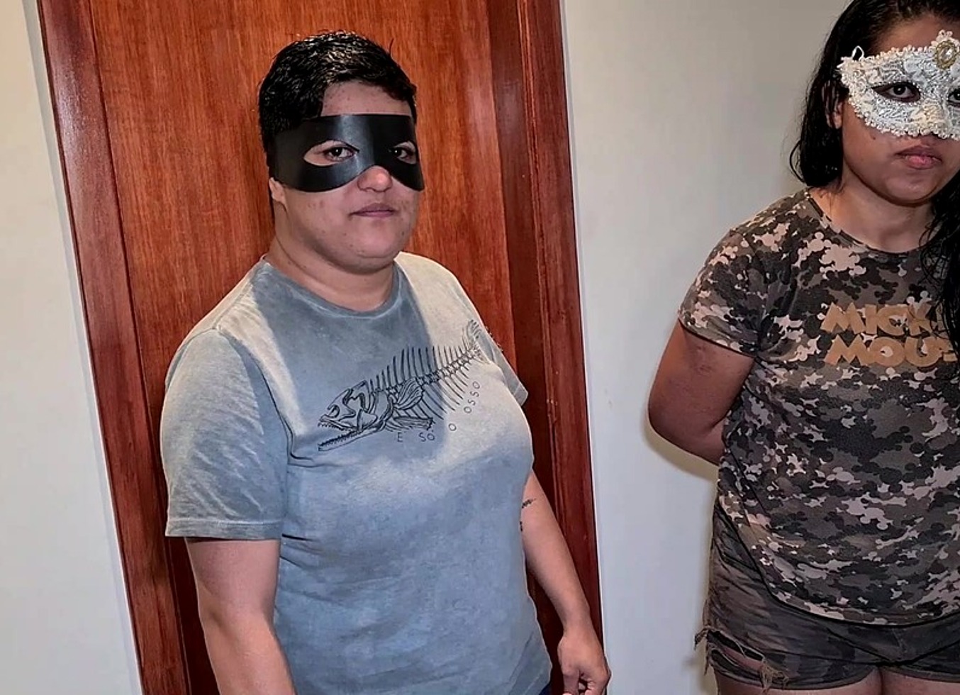 Casal Real De Lesbicas Fez Porno Pela Primeira Vez E As Duas Levaram Pica E Tomaram Leite