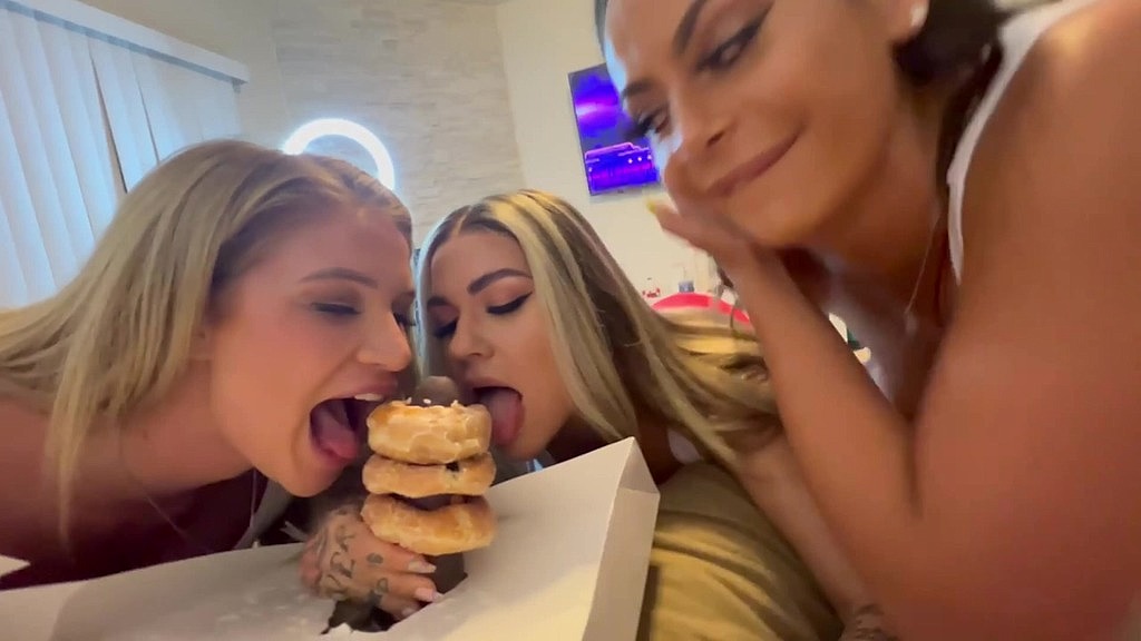 hot milf threeway blowjob and donuts (Kiki Klout, Karmen Karma, Stella Andrew, Pov God) hot milf threeway blowjob and donuts (Kiki Klout, Karmen Karma, Stella Andrew, Pov God)
