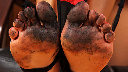 Devil with dirty feet!